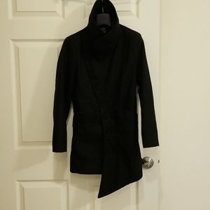 Guweini Wrap-Collar Asymmetric Hem Coat